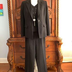 Kasper 3 piece black pinstripe pant suit- size 6P